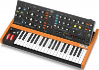 Синтезатор Behringer POLY D